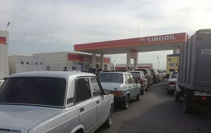 На юге Казахстана бензин на заправках отпускают лимитировано