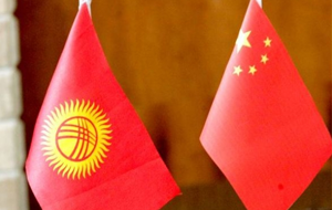 Киргизский парламент получил в подарок от Китая чайники и прожекторы