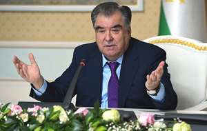 Рахмон обсудил с экспертами, как привлечь деньги в экономику Таджикистана