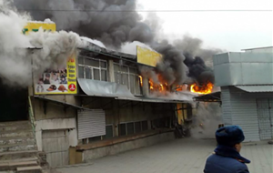На самом крупном рынке Бишкека произошел сильный пожар