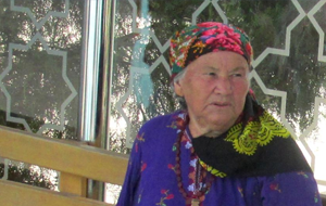 Не все туркменские пенсионерки получили президентский подарок на 8 марта