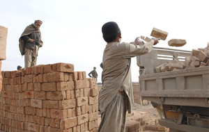 Правозащитники насчитали в Афганистане более миллиона работающих детей