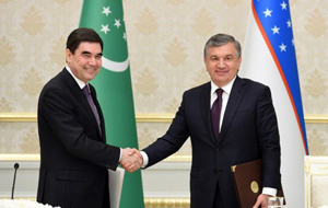 Узбекистан и Туркменистан договорились утроить объем товарооборота