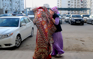 Туркменистан официально запретил многоженство