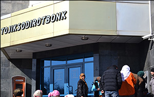 Банки в осаде. В Таджикистане вкладчики не могут получить свои деньги