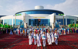 Туркменистан: Больше тонет, чем плывет