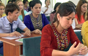 Власти Туркменистана запретили выезд студентов на учебу в Таджикистан