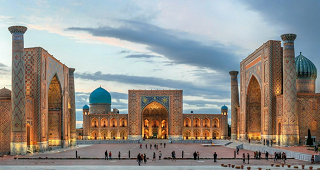 Парадокс алюкобонда. Узбекистан завлекает туристов, одновременно уничтожая собственную историю