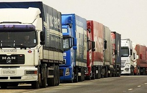 На узбекско-казахской границе застряли сотни грузовых автомашин