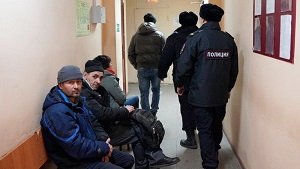 Перед визитом Путина в Бишкек Россия объявила амнистию для киргизских мигрантов