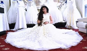 Ради чего таджикские матери-одиночки тратят целые состояния на свадьбы дочерей