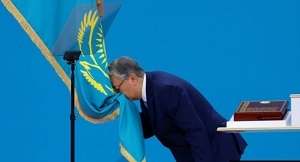 «Усталость от окостеневшего режима». Политический транзит в Казахстане