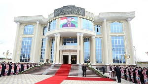 Таджикистан выпрашивает деньги, отмахиваясь от реформ