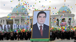 Пропагандисты туркменского правительства начали обвинять страны Запада и США во враждебности.