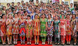 Власти Таджикистана запретили ввоз «чуждой» национальным традициям одежды