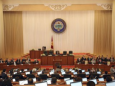 Киргизские депутаты отказались пересаживаться со служебных иномарок на общественный транспорт