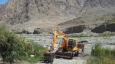 Долгая дорога в Баткене. Возобновилось строительство скандальной дороги на кыргызско-таджикской границе