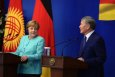 Меркель и Атамбаев призвали власти России и Европы пойти на компромисс 