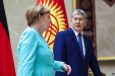 «Президент положил на политику музыку…» — Киргизия в зеркале СМИ 