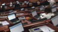В Кыргызстане мужчины-депутаты покинули заседание парламента перед обсуждением прав женщин