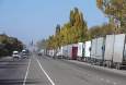 Правительство Кыргызстана окажет помощь водителям грузовых авто, простаивающих на границе с Казахстаном
