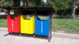 Одним кадром: В Бишкеке установили урны для сортировки мусора
