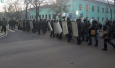 Кыргызстан. Столкновения митингующих с силовиками продолжаются. Милиционеры оттеснили протестующих с площади Ала-Тоо.