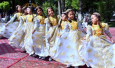 Туркменские малыши провели День защиты детей участвуя в массовках на жаре