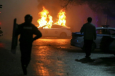 В Алматы протестующие поджигают полицейские машины (видео)