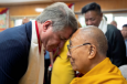 Далай-ламу зовут на войну с Китаем. О чем американские конгрессмены поговорили с духовным лидером Тибета