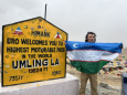 Узбекистанец на мотоцикле покорил самую высокую автодорогу и горный перевал в мире