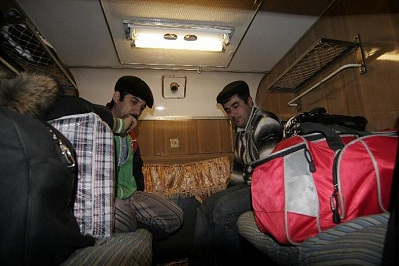 Отказываются ехать с таджиками. Таджики в вагончике. Автобус таджик. Таджики в теплушке. Выселить таджиков.