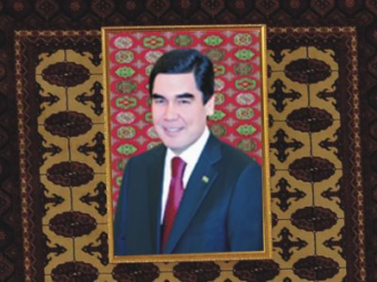 Привычный ритуал. В Туркменистане в очередной раз сменили портреты президента