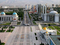 Туркменский маразм: Народ празднует и ликует по принуждению
