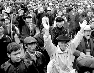 Митингующие против Кумтора сельчане взяли в заложники главу  райадминистрации (Киргизия)