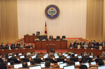 В течение года депутаты Кыргызстана непрерывно устраивали скандалы и разборки