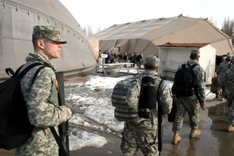 Через год авиабазу в Бишкеке должен покинуть последний солдат США