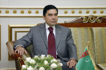 Президент Туркменистана в отпуске ловил рыбу на Каспии