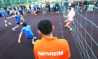 Россия: Волейбол дает мигрантам возможность сделать желанную передышку