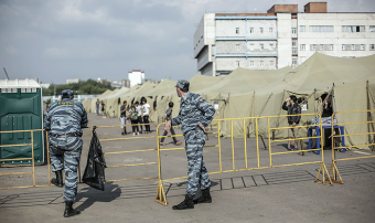 Число мигрантов в палаточном лагере в Москве превысило пять сотен