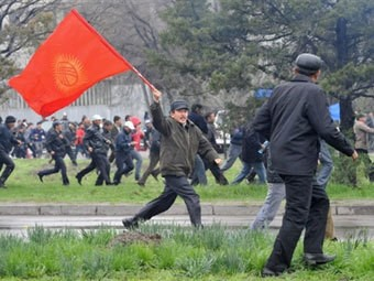 Российский эксперт допускает возможность третьей революции в Кыргызстане осенью