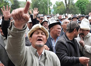 Кыргызстан на пороге горячей политической осени – обзор СМИ Кыргызстана за неделю