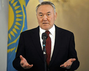 Нурсултан Назарбаев должен быстро расставить все по местам и объяснить свою политику преемственности власти - доклад