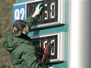 Почему в Казахстане выросла цена на бензин