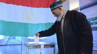 Таджикистан: Избиратели приняли участие в безальтернативных выборах