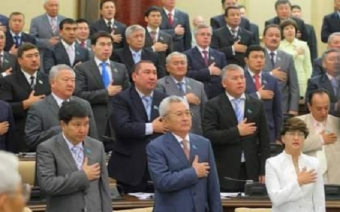 Казахстанские депутаты требуют не называть их баке и маке