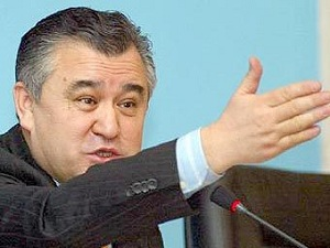 Эксперт: Ратуя за национализацию «Кумтора» Омурбек Текебаев готовится к новым парламентским выборам 
