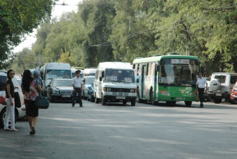 В Бишкеке количество автотранспорта превышает возможности города в 6 раз