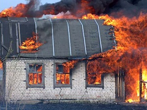 Сгоревшая дача стала причиной инцидента на границе Киргизии и Таджикистана