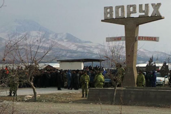 Трасса Ворух-Исфара разблокирована для движения автотранспорта кыргызским спецназом